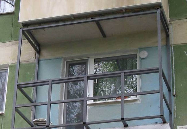 Альтернативное остекление балкона оргстеклом вместо стекла Электросталь